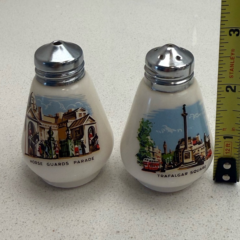Vintage London Salt & Pepper Shakers Trafalgar Square Horse Guards Parade - Picture 13 of 13